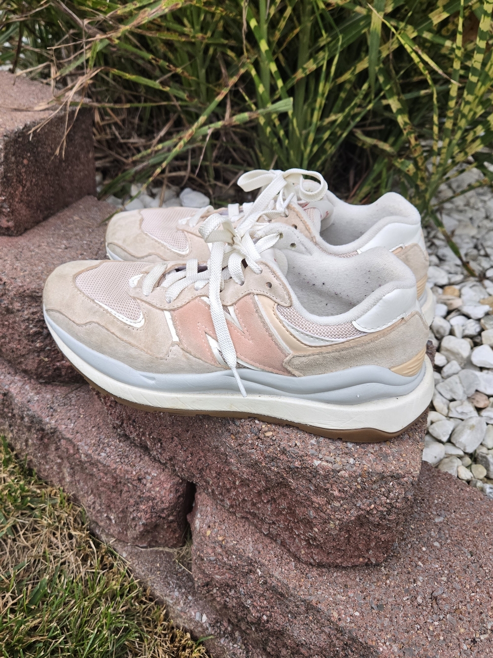 New Balance 57/40 Rose Water Dusty Pink Suede Sneakers W5740GVC Women's Size 8.5 - Picture 4 of 6